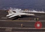 Standbild Kitty Hawk Pazifik, 1979, aus Sekunde 12 historischem Filmmaterial Videoclip 65675037819