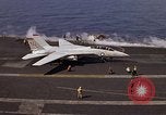Standbild Kitty Hawk Pazifik, 1979, aus Sekunde 13 historischem Filmmaterial Videoclip 65675037819