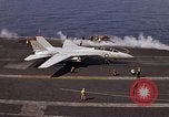 Standbild Kitty Hawk Pazifik, 1979, aus Sekunde 14 historischem Filmmaterial Videoclip 65675037819