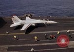 Standbild Kitty Hawk Pazifik, 1979, aus Sekunde 15 historischem Filmmaterial Videoclip 65675037819