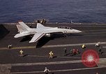 Standbild Kitty Hawk Pazifik, 1979, aus Sekunde 16 historischem Filmmaterial Videoclip 65675037819