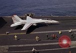 Standbild Kitty Hawk Pazifik, 1979, aus Sekunde 19 historischem Filmmaterial Videoclip 65675037819