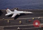 Standbild Kitty Hawk Pazifik, 1979, aus Sekunde 22 historischem Filmmaterial Videoclip 65675037819