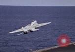 Standbild Kitty Hawk Pazifik, 1979, aus Sekunde 27 historischem Filmmaterial Videoclip 65675037819