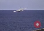 Standbild Kitty Hawk Pazifik, 1979, aus Sekunde 29 historischem Filmmaterial Videoclip 65675037819