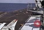 Standbild Kitty Hawk Pazifik, 1979, aus Sekunde 33 historischem Filmmaterial Videoclip 65675037819