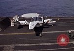 Standbild Kitty Hawk Pazifik, 1979, aus Sekunde 53 historischem Filmmaterial Videoclip 65675037819