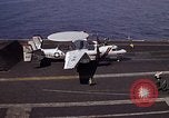 Standbild Kitty Hawk Pazifik, 1979, aus Sekunde 55 historischem Filmmaterial Videoclip 65675037819