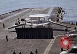 Standbild Kitty Hawk Pazifik, 1979, aus Sekunde 31 historischem Filmmaterial Videoclip 65675037820