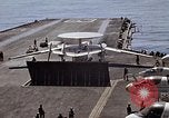 Standbild Kitty Hawk Pazifik, 1979, aus Sekunde 34 historischem Filmmaterial Videoclip 65675037820