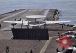Standbild Kitty Hawk Pazifik, 1979, aus Sekunde 40 historischem Filmmaterial Videoclip 65675037820