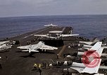 Standbild Kitty Hawk Pazifik, 1979, aus Sekunde 43 historischem Filmmaterial Videoclip 65675037820