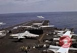 Standbild Kitty Hawk Pazifik, 1979, aus Sekunde 44 historischem Filmmaterial Videoclip 65675037820