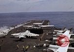 Standbild Kitty Hawk Pazifik, 1979, aus Sekunde 54 historischem Filmmaterial Videoclip 65675037820