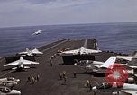 Standbild Kitty Hawk Pazifik, 1979, aus Sekunde 62 historischem Filmmaterial Videoclip 65675037820