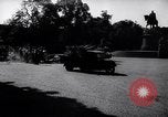 Standbild Gemüse kaufen Stuttgart Deutschland, 1947, aus Sekunde 12 historischem Filmmaterial Videoclip 65675037832
