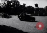 Standbild Gemüse kaufen Stuttgart Deutschland, 1947, aus Sekunde 13 historischem Filmmaterial Videoclip 65675037832