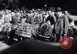 Standbild Gemüse kaufen Stuttgart Deutschland, 1947, aus Sekunde 26 historischem Filmmaterial Videoclip 65675037832
