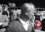 Standbild Gemüse kaufen Stuttgart Deutschland, 1947, aus Sekunde 34 historischem Filmmaterial Videoclip 65675037832