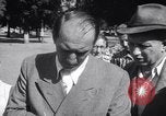 Standbild Gemüse kaufen Stuttgart Deutschland, 1947, aus Sekunde 36 historischem Filmmaterial Videoclip 65675037832
