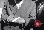 Standbild Gemüse kaufen Stuttgart Deutschland, 1947, aus Sekunde 39 historischem Filmmaterial Videoclip 65675037832