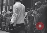 Standbild Gemüse kaufen Stuttgart Deutschland, 1947, aus Sekunde 50 historischem Filmmaterial Videoclip 65675037832
