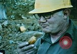 Immagine di Harry Truman a Mount Saint Helens Washington State United States USA, 1980, secondo 14 filmato di repertorio 65675037861