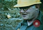 Immagine di Harry Truman a Mount Saint Helens Washington State United States USA, 1980, secondo 17 filmato di repertorio 65675037861