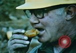 Immagine di Harry Truman a Mount Saint Helens Washington State United States USA, 1980, secondo 26 filmato di repertorio 65675037861