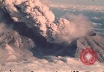 Standbild Mount Saint Helens Eruption Washington State United States USA, 1980, aus Sekunde 5 historischem Filmmaterial Videoclip 65675037877