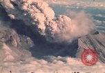Standbild Mount Saint Helens Eruption Washington State United States USA, 1980, aus Sekunde 7 historischem Filmmaterial Videoclip 65675037877