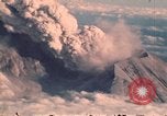 Standbild Mount Saint Helens Eruption Washington State United States USA, 1980, aus Sekunde 10 historischem Filmmaterial Videoclip 65675037877