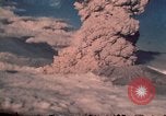 Standbild Mount Saint Helens Eruption Washington State United States USA, 1980, aus Sekunde 33 historischem Filmmaterial Videoclip 65675037877