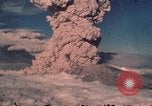 Standbild Mount Saint Helens Eruption Washington State United States USA, 1980, aus Sekunde 36 historischem Filmmaterial Videoclip 65675037877