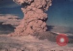 Standbild Mount Saint Helens Eruption Washington State United States USA, 1980, aus Sekunde 39 historischem Filmmaterial Videoclip 65675037877