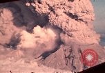 Standbild Mount Saint Helens Eruption Washington State United States USA, 1980, aus Sekunde 61 historischem Filmmaterial Videoclip 65675037877