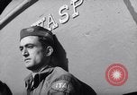 Standbild italienische Kriegsgefangene Neapel Italien, 1945, aus Sekunde 5 historischem Filmmaterial Videoclip 65675037881
