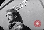 Standbild italienische Kriegsgefangene Neapel Italien, 1945, aus Sekunde 15 historischem Filmmaterial Videoclip 65675037881