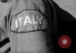Standbild italienische Kriegsgefangene Neapel Italien, 1945, aus Sekunde 16 historischem Filmmaterial Videoclip 65675037881