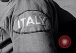 Standbild italienische Kriegsgefangene Neapel Italien, 1945, aus Sekunde 17 historischem Filmmaterial Videoclip 65675037881