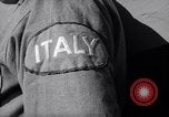 Standbild italienische Kriegsgefangene Neapel Italien, 1945, aus Sekunde 18 historischem Filmmaterial Videoclip 65675037881