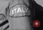 Standbild italienische Kriegsgefangene Neapel Italien, 1945, aus Sekunde 20 historischem Filmmaterial Videoclip 65675037881