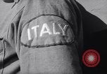 Standbild italienische Kriegsgefangene Neapel Italien, 1945, aus Sekunde 22 historischem Filmmaterial Videoclip 65675037881