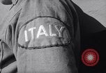 Standbild italienische Kriegsgefangene Neapel Italien, 1945, aus Sekunde 23 historischem Filmmaterial Videoclip 65675037881