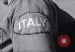 Standbild italienische Kriegsgefangene Neapel Italien, 1945, aus Sekunde 28 historischem Filmmaterial Videoclip 65675037881