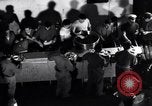 Standbild italienische Kriegsgefangene Neapel Italien, 1945, aus Sekunde 60 historischem Filmmaterial Videoclip 65675037881