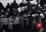 Standbild italienische Kriegsgefangene Neapel Italien, 1945, aus Sekunde 62 historischem Filmmaterial Videoclip 65675037881
