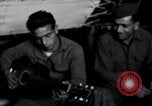 Standbild italienische Kriegsgefangene Neapel Italien, 1945, aus Sekunde 20 historischem Filmmaterial Videoclip 65675037882
