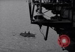 Standbild italienische Kriegsgefangene Neapel Italien, 1945, aus Sekunde 37 historischem Filmmaterial Videoclip 65675037882