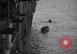 Standbild italienische Kriegsgefangene Neapel Italien, 1945, aus Sekunde 49 historischem Filmmaterial Videoclip 65675037882